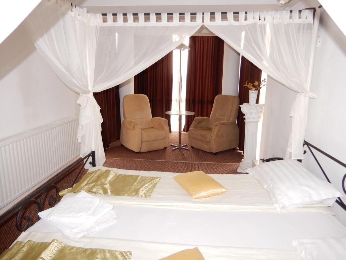 Rhc Royal Hotel Nagyvárad Kültér fotó