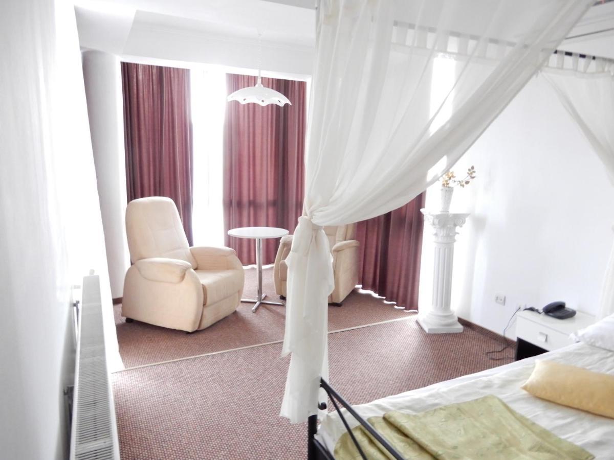 Rhc Royal Hotel Nagyvárad Kültér fotó