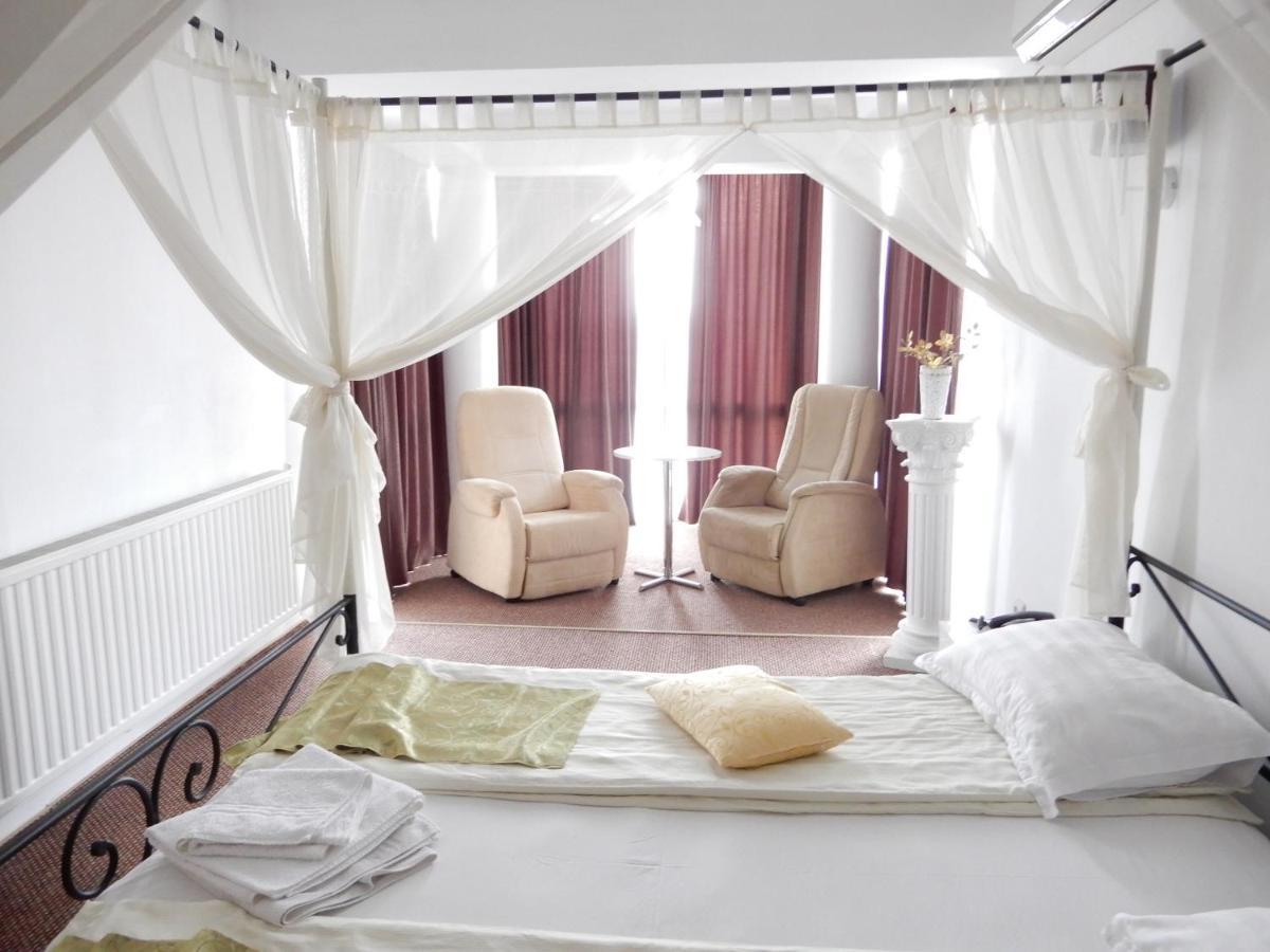 Rhc Royal Hotel Nagyvárad Kültér fotó