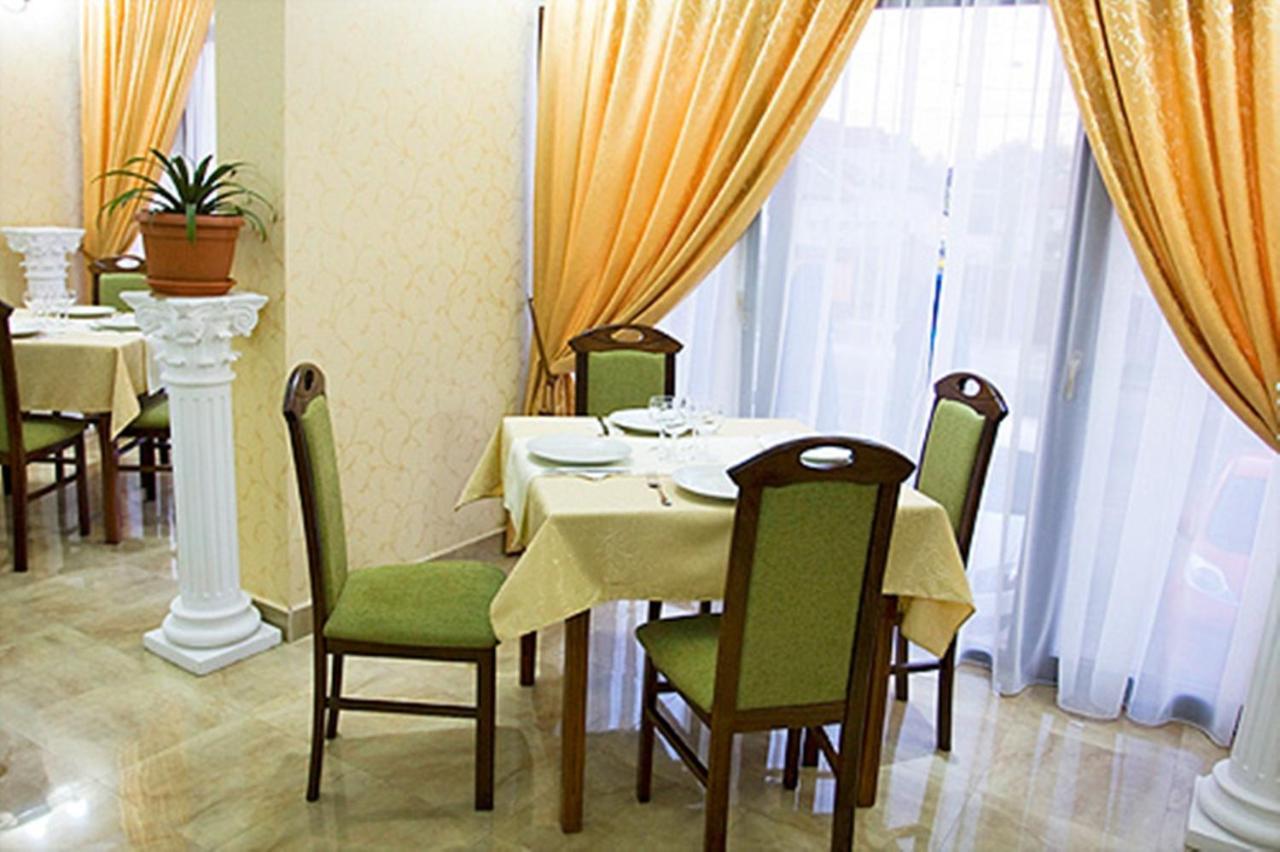 Rhc Royal Hotel Nagyvárad Kültér fotó
