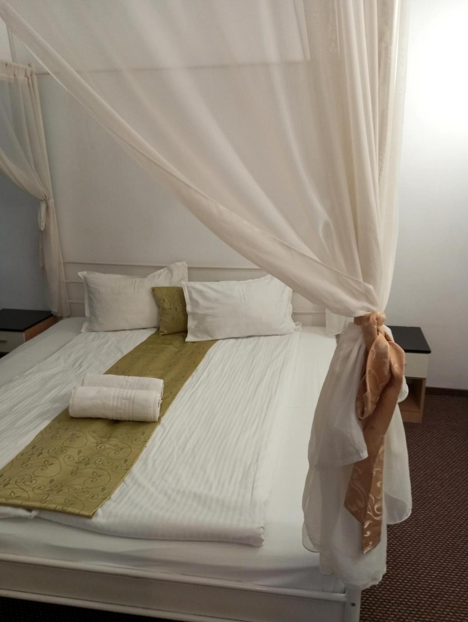 Rhc Royal Hotel Nagyvárad Kültér fotó