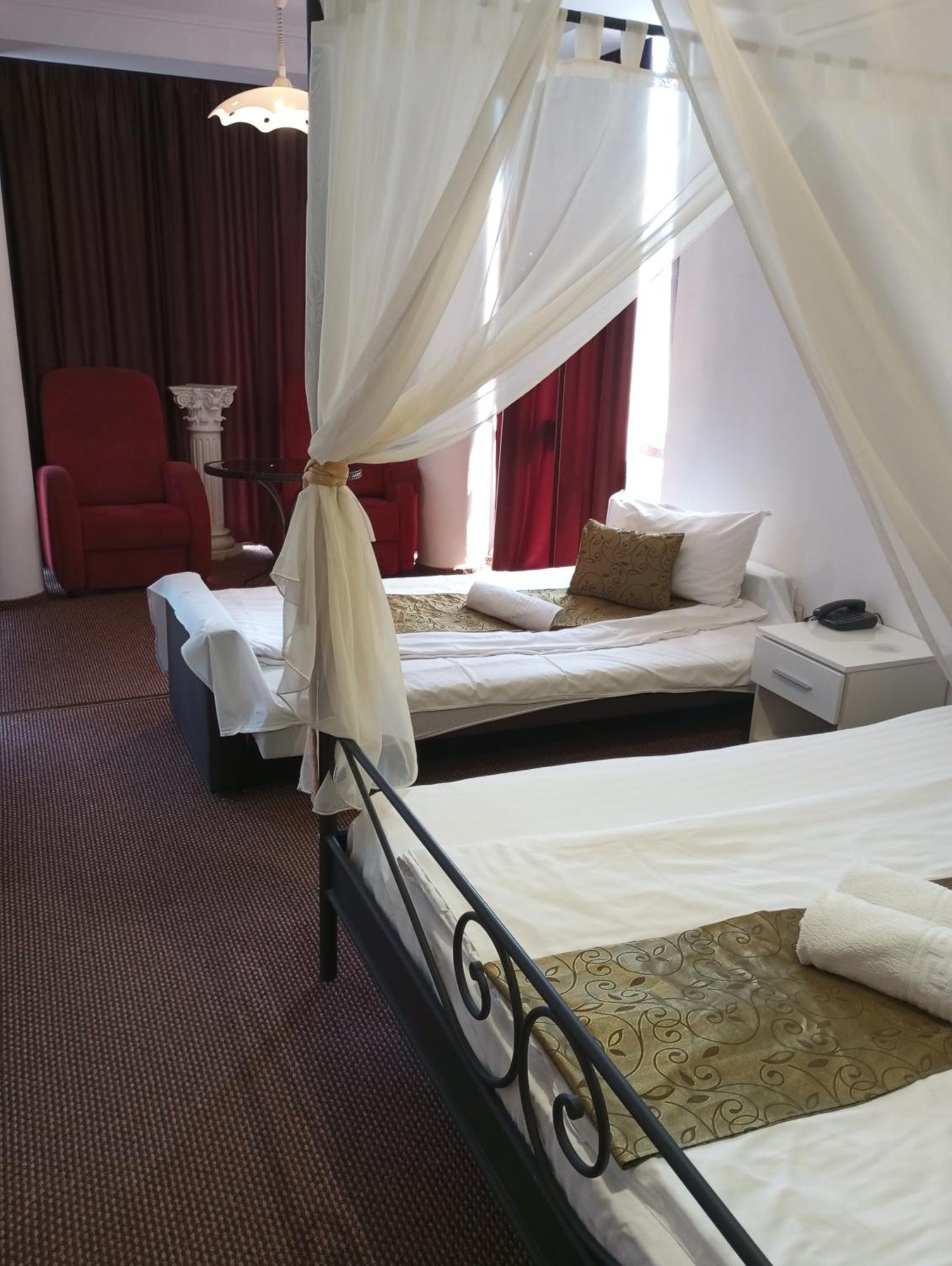 Rhc Royal Hotel Nagyvárad Kültér fotó