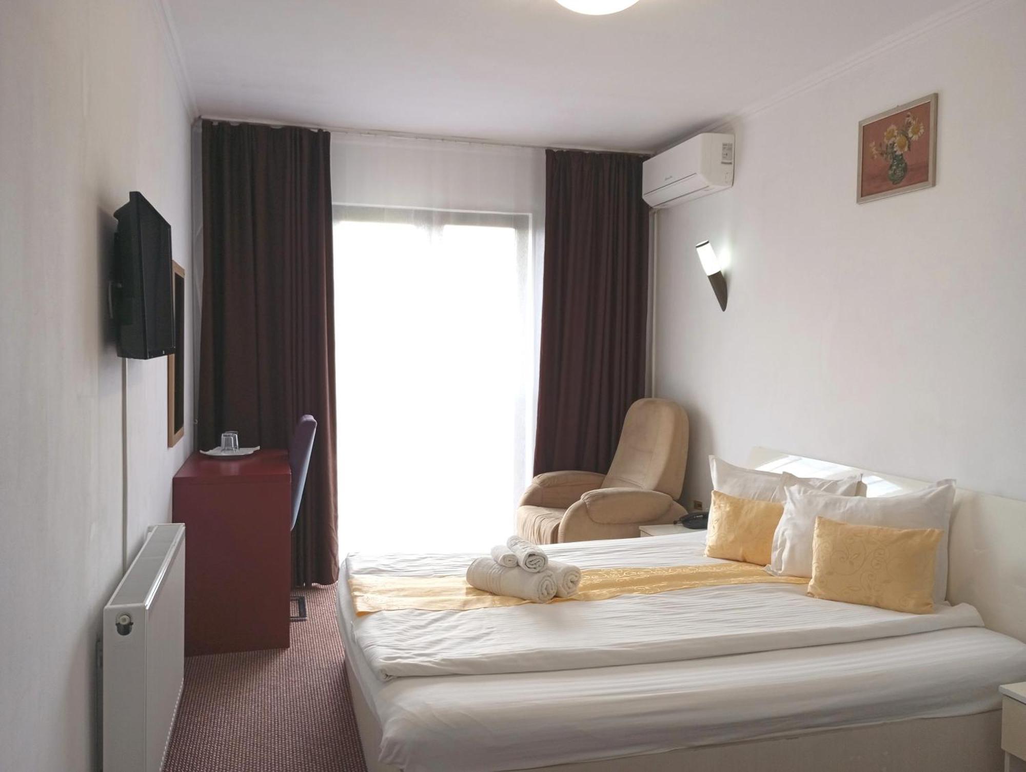 Rhc Royal Hotel Nagyvárad Kültér fotó