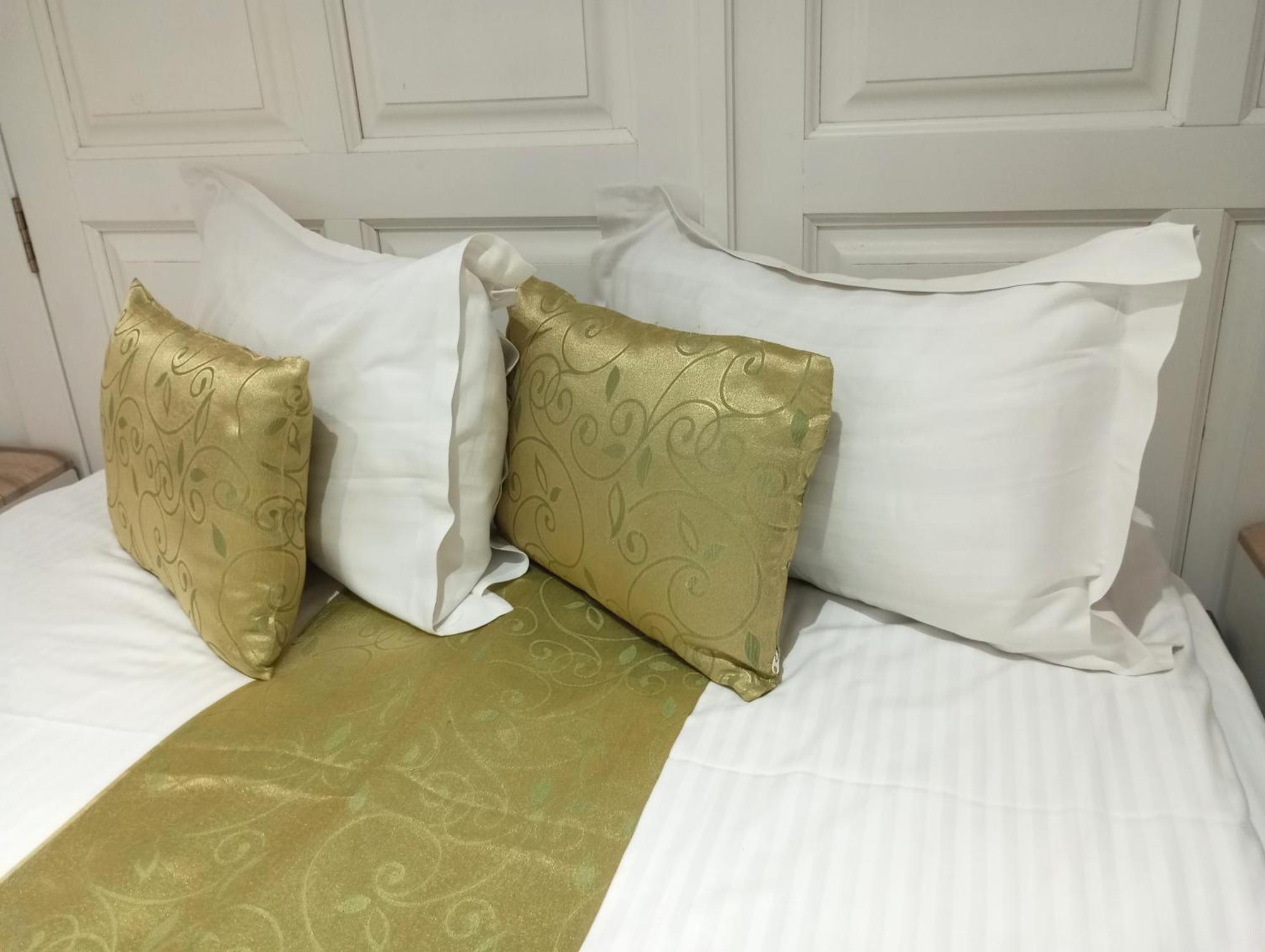 Rhc Royal Hotel Nagyvárad Kültér fotó