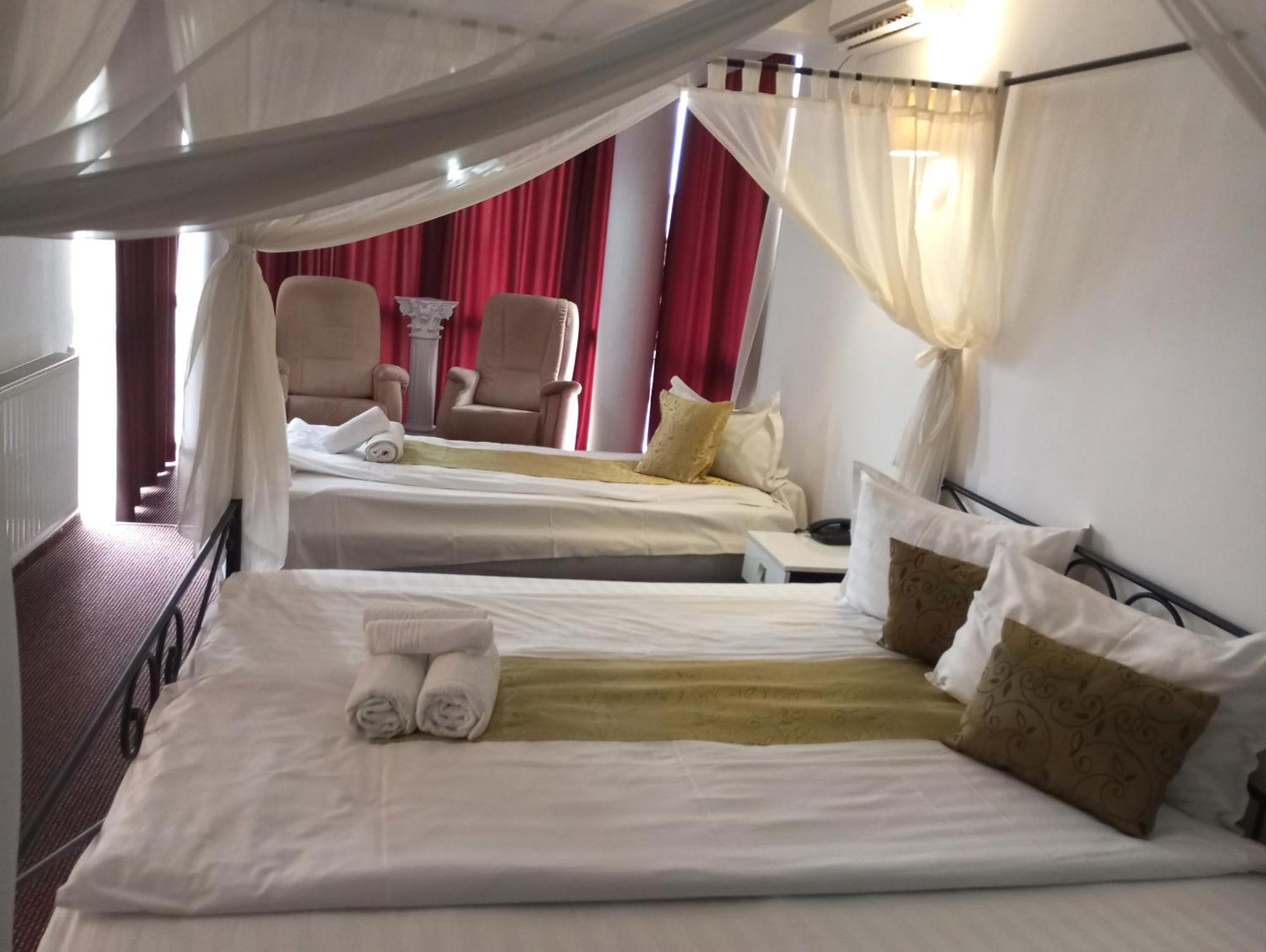 Rhc Royal Hotel Nagyvárad Kültér fotó