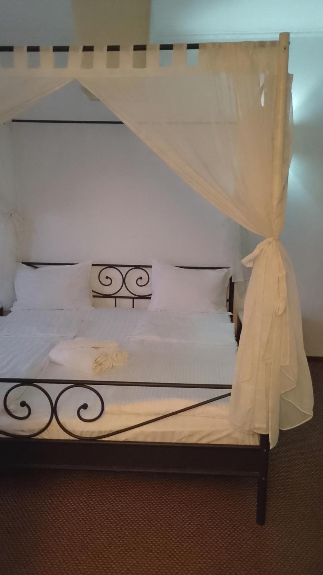 Rhc Royal Hotel Nagyvárad Kültér fotó