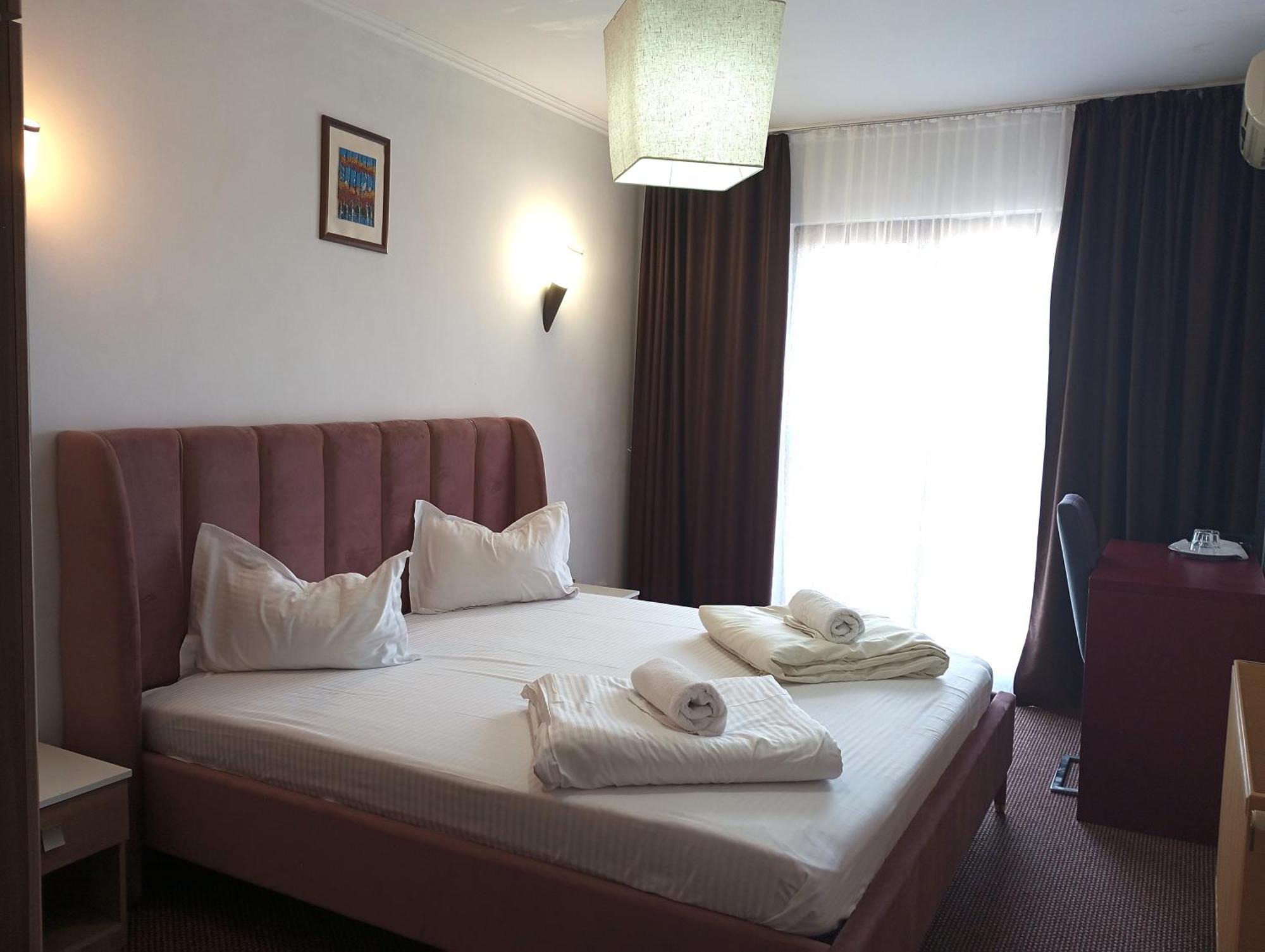 Rhc Royal Hotel Nagyvárad Kültér fotó