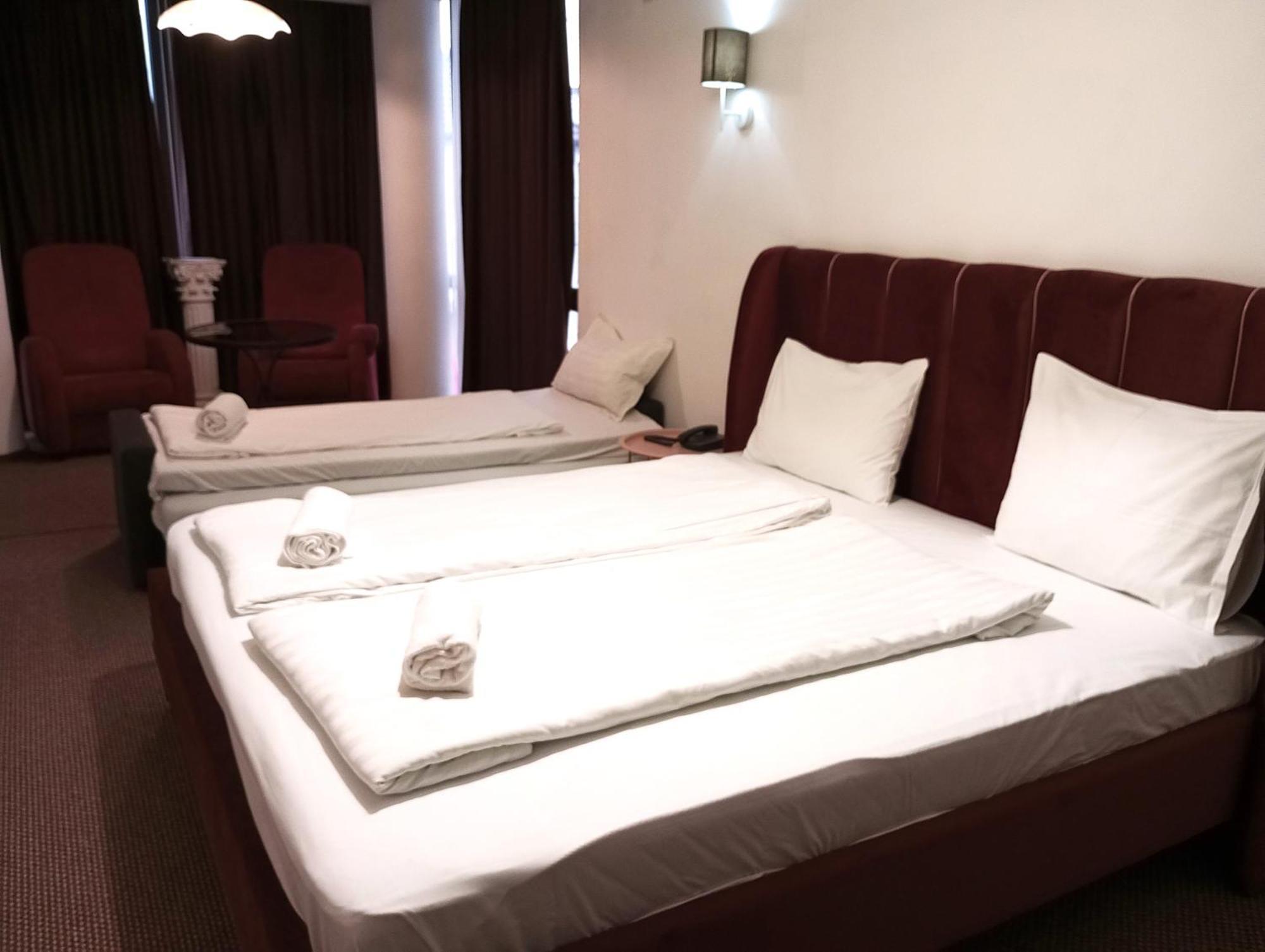 Rhc Royal Hotel Nagyvárad Kültér fotó