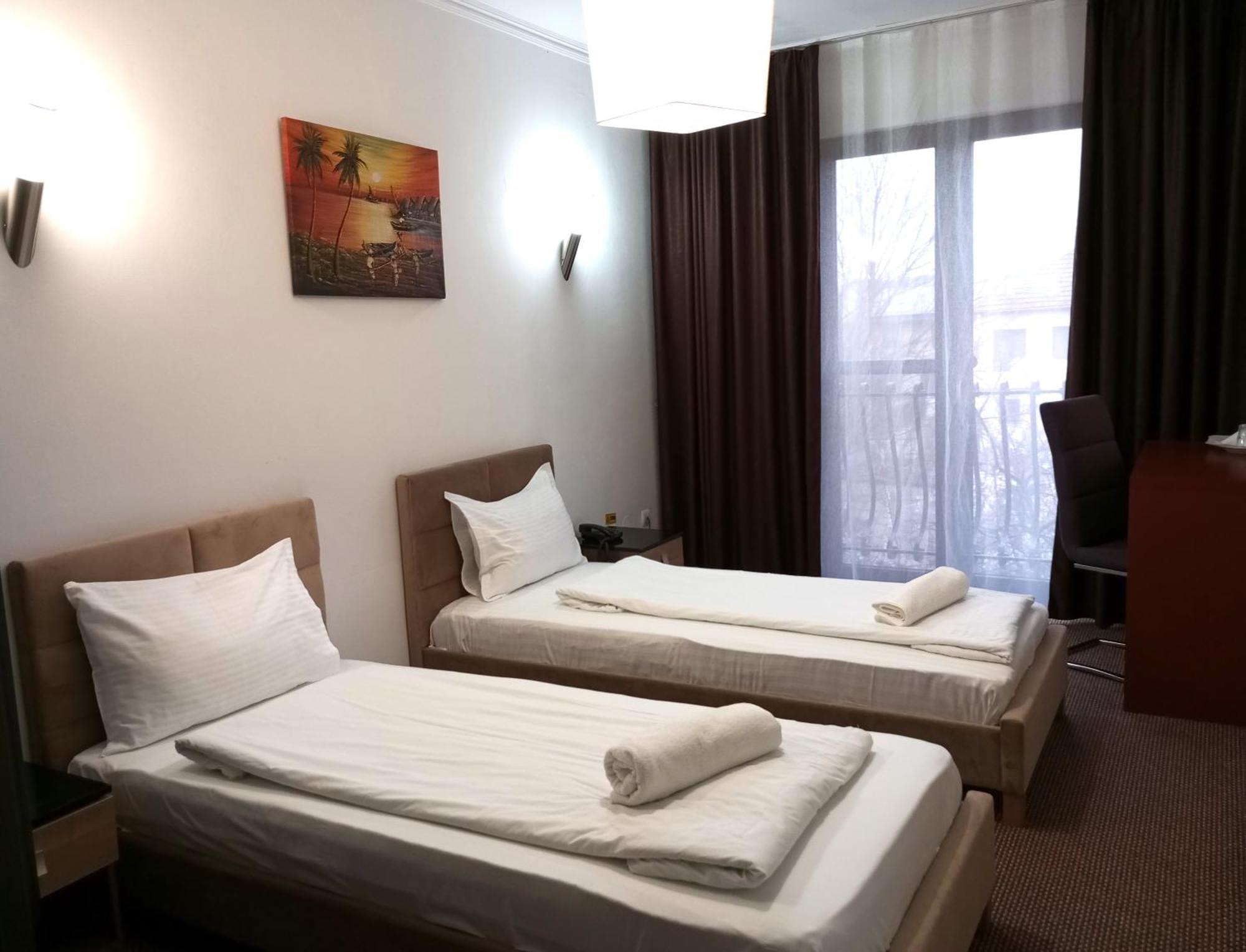 Rhc Royal Hotel Nagyvárad Kültér fotó