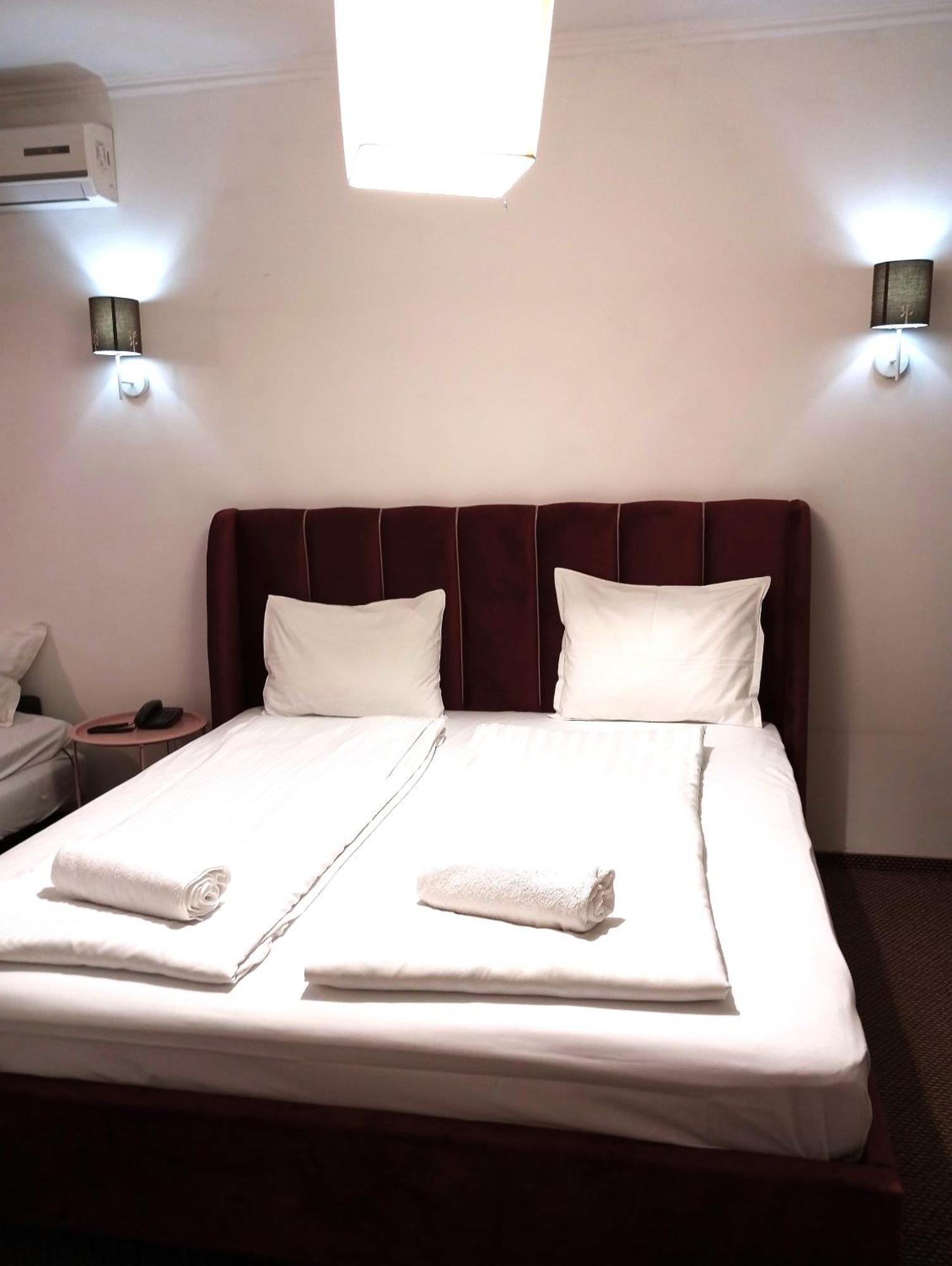 Rhc Royal Hotel Nagyvárad Kültér fotó