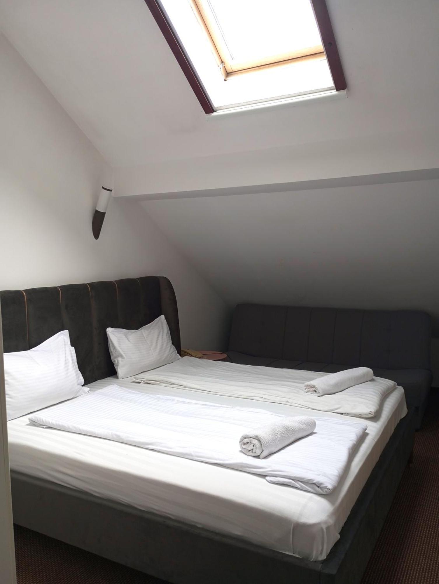 Rhc Royal Hotel Nagyvárad Kültér fotó